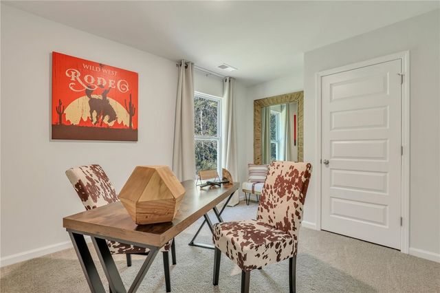 1058 Lakes Blvd, Brunswick, GA 31525