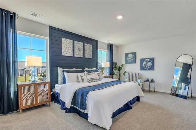 1058 Lakes Blvd, Brunswick, GA 31525