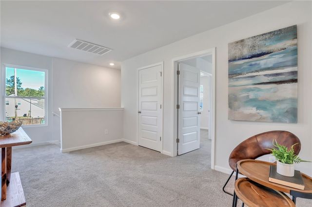 1058 Lakes Blvd, Brunswick, GA 31525