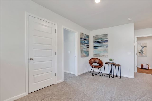 1058 Lakes Blvd, Brunswick, GA 31525