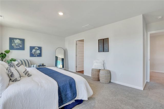 1058 Lakes Blvd, Brunswick, GA 31525