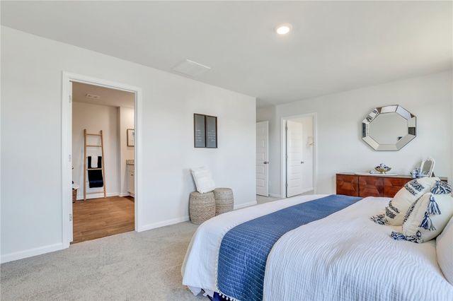 1058 Lakes Blvd, Brunswick, GA 31525