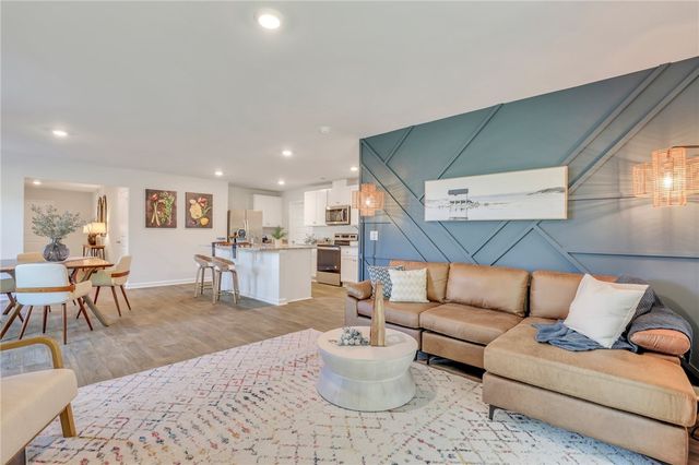 1058 Lakes Blvd, Brunswick, GA 31525