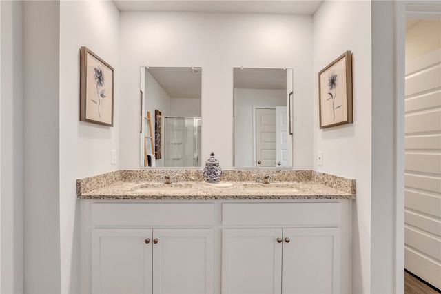 1058 Lakes Blvd, Brunswick, GA 31525