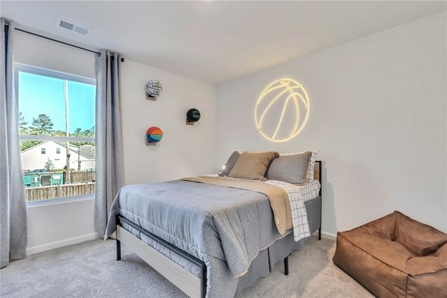 1058 Lakes Blvd, Brunswick, GA 31525