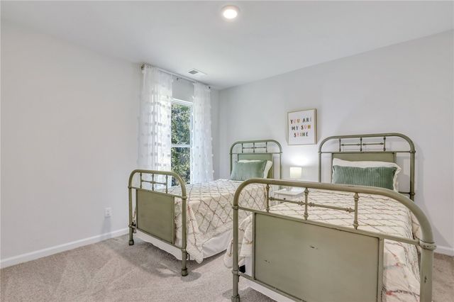 1058 Lakes Blvd, Brunswick, GA 31525