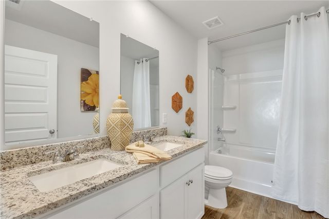 1058 Lakes Blvd, Brunswick, GA 31525