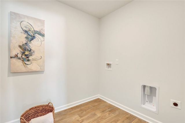 1058 Lakes Blvd, Brunswick, GA 31525