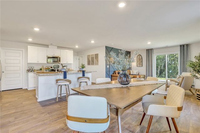 1058 Lakes Blvd, Brunswick, GA 31525