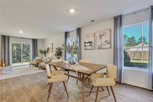 1058 Lakes Blvd, Brunswick, GA 31525