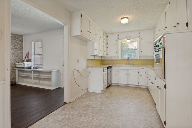 1121 Billie Ruth Lane, Hurst, TX 76053
