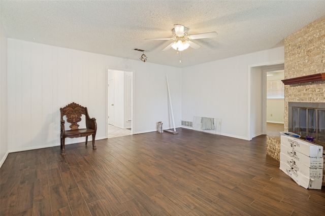 1121 Billie Ruth Lane, Hurst, TX 76053