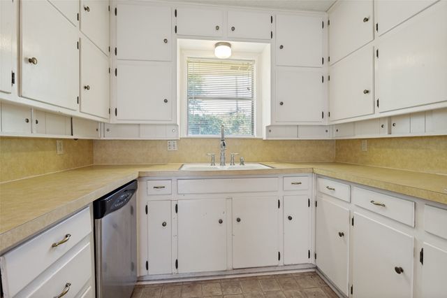 1121 Billie Ruth Lane, Hurst, TX 76053