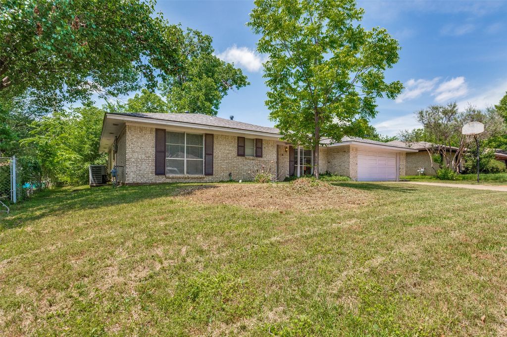 1121 Billie Ruth Lane, Hurst, TX 76053