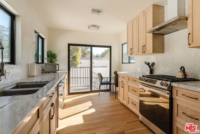 2062 High Tower Drive, Los Angeles, CA 90068