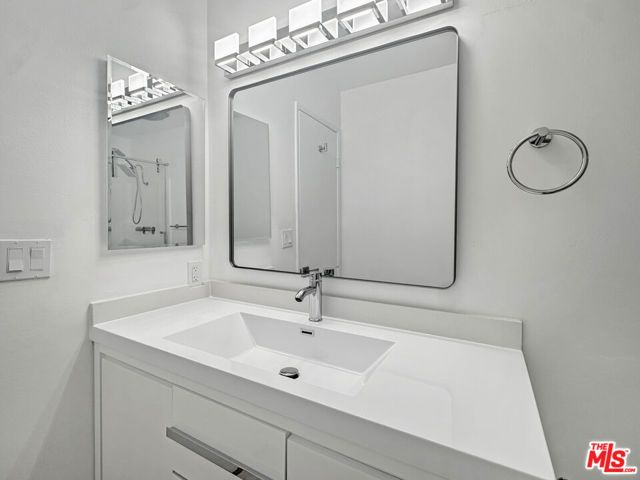 14950 Victory Boulevard 104, Van Nuys (los Angeles), CA 91411