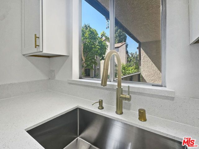 14950 Victory Boulevard 104, Van Nuys (los Angeles), CA 91411