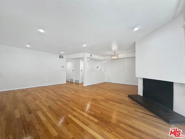 14950 Victory Boulevard 104, Van Nuys (los Angeles), CA 91411