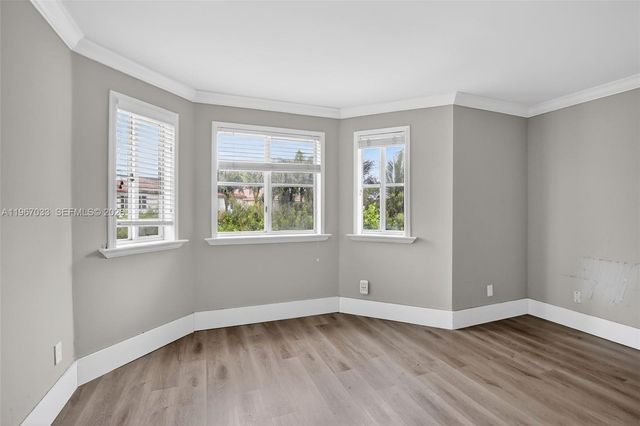 10755 SW 17th Pl, Davie, FL 33324