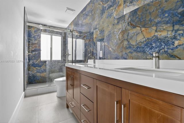 10755 SW 17th Pl, Davie, FL 33324