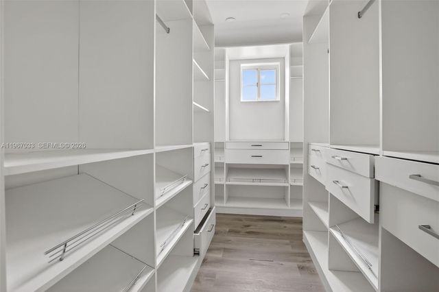 10755 SW 17th Pl, Davie, FL 33324