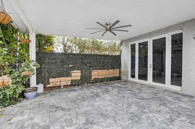 10755 SW 17th Pl, Davie, FL 33324