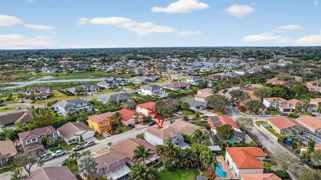 10755 SW 17th Pl, Davie, FL 33324