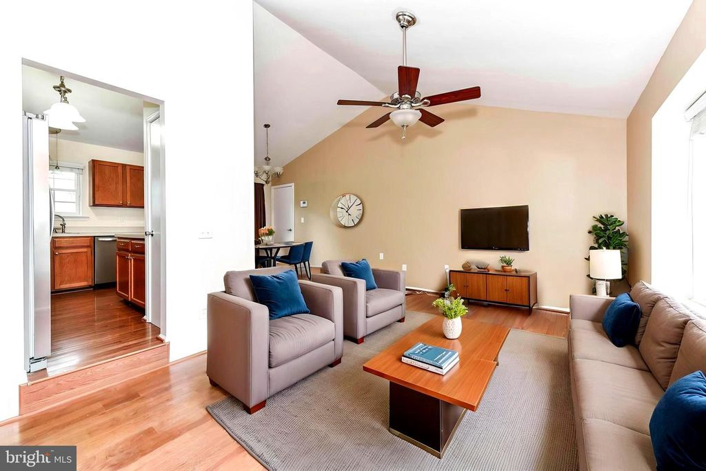 10135 FOREST HILL CIR, Manassas, VA 20110