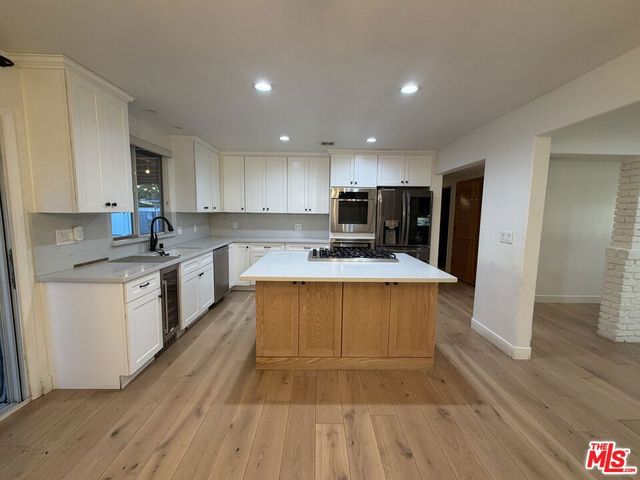 7656 Capistrano Avenue, West Hills, CA 91304