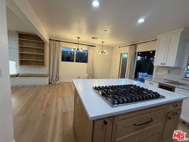 7656 Capistrano Avenue, West Hills, CA 91304