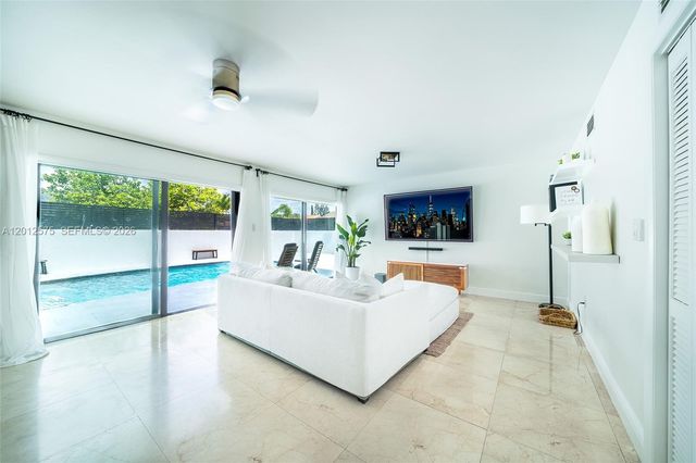 330 SW 133rd Pl 330, Miami, FL 33184
