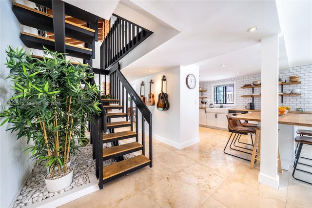 330 SW 133rd Pl 330, Miami, FL 33184