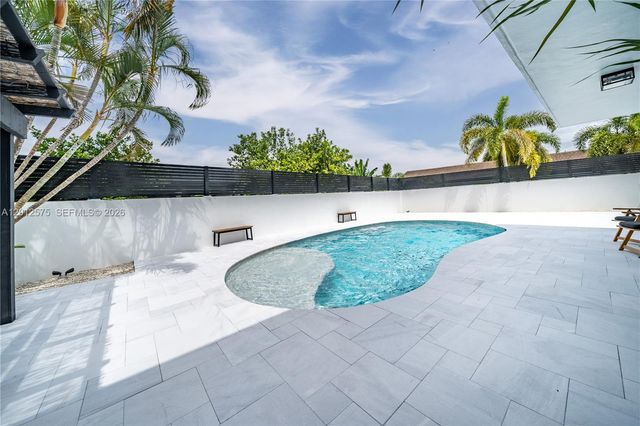 330 SW 133rd Pl 330, Miami, FL 33184