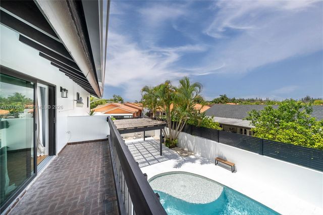 330 SW 133rd Pl 330, Miami, FL 33184