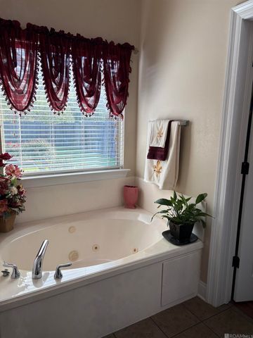 15412 Streamwood Ct, Baton Rouge, LA 70816