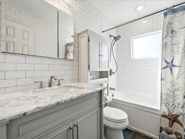 11 Hoover Lane, Bethpage, NY 11714
