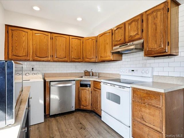 11 Hoover Lane, Bethpage, NY 11714