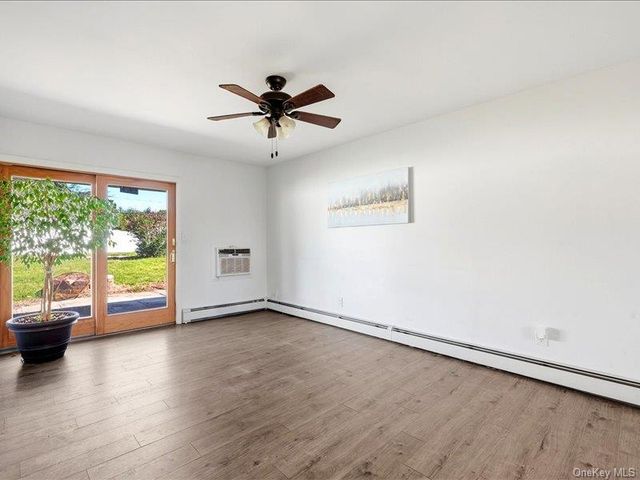 11 Hoover Lane, Bethpage, NY 11714