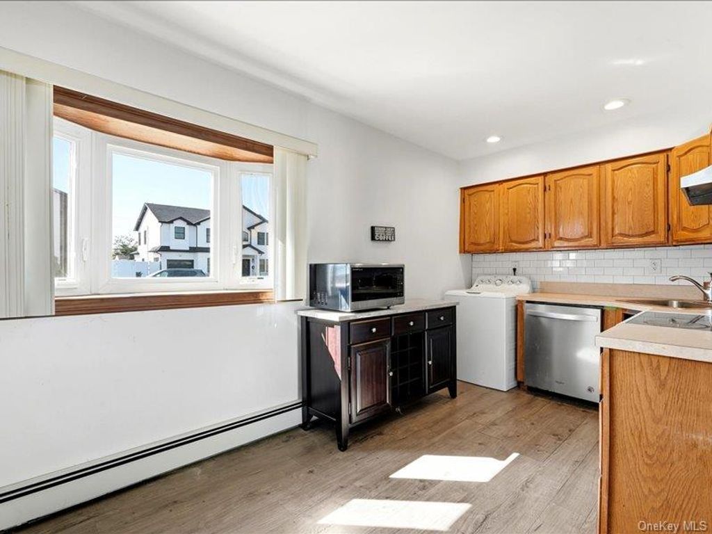 11 Hoover Lane, Bethpage, NY 11714 — photo 4