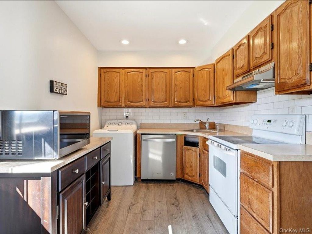 11 Hoover Lane, Bethpage, NY 11714 — photo 5