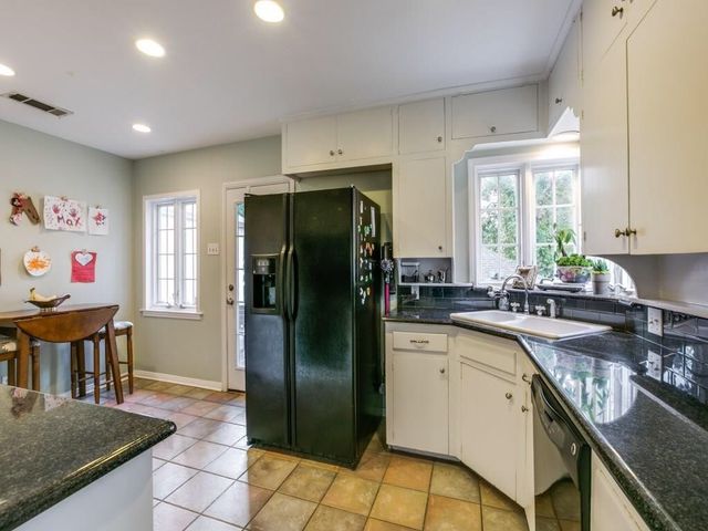 1523 Oak Knoll Street, Dallas, TX 75208