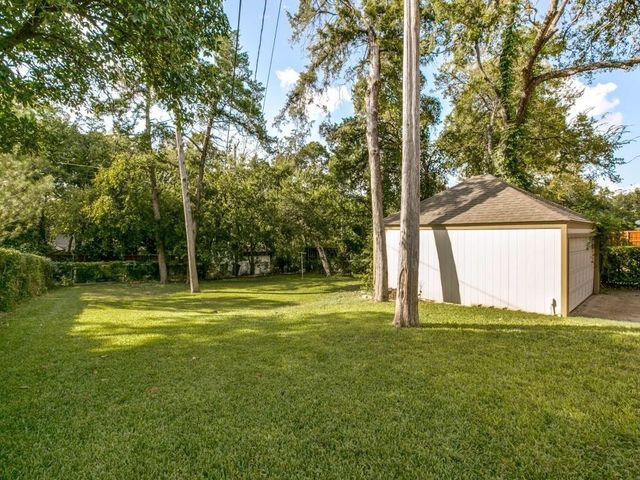 1523 Oak Knoll Street, Dallas, TX 75208