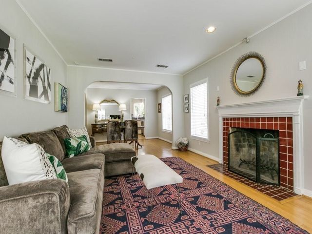 1523 Oak Knoll Street, Dallas, TX 75208