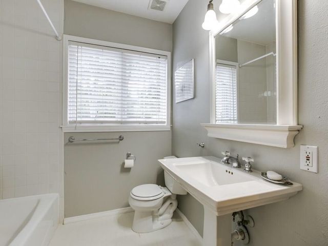 1523 Oak Knoll Street, Dallas, TX 75208