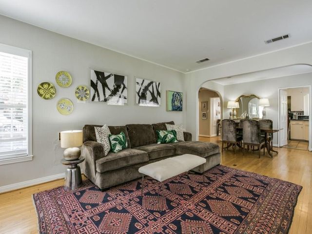 1523 Oak Knoll Street, Dallas, TX 75208