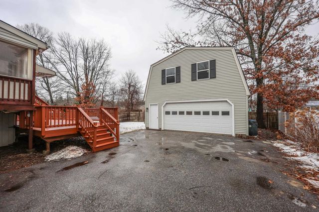 92 Roseanne Lane, Manchester, NH 03103