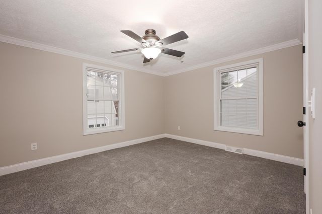 92 Roseanne Lane, Manchester, NH 03103