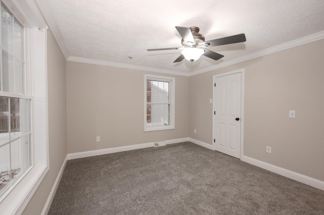 92 Roseanne Lane, Manchester, NH 03103