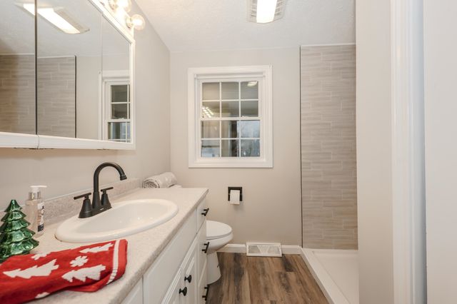 92 Roseanne Lane, Manchester, NH 03103