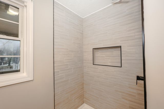 92 Roseanne Lane, Manchester, NH 03103